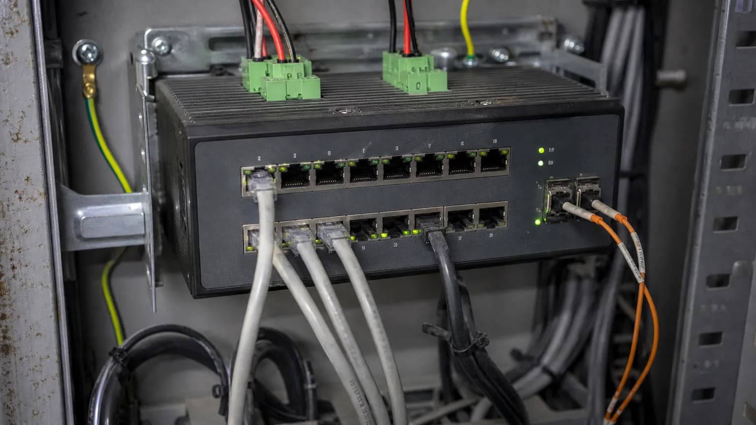 Надёжность сетевого оборудования: почему Cisco, MOXA и другие лидеры остаются важны